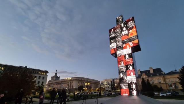 Високотехнологичната инсталация „Един човек“ заживя в София (СНИМКИ)