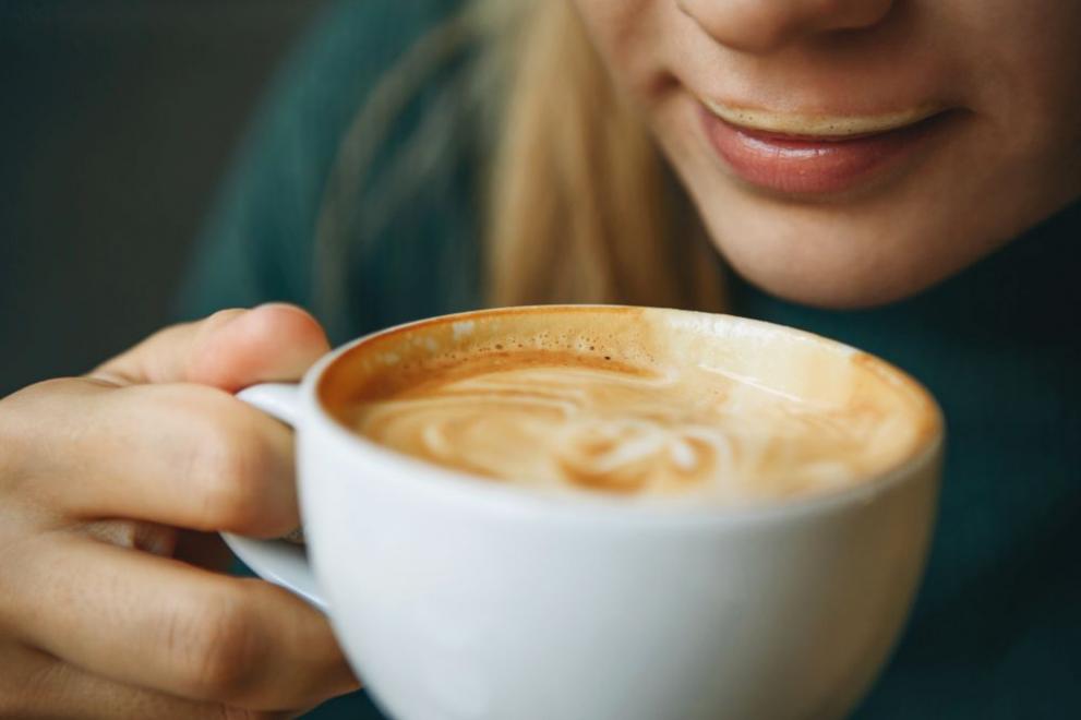 Чаша кафе помага за успокояването на вманиачени към чистотата