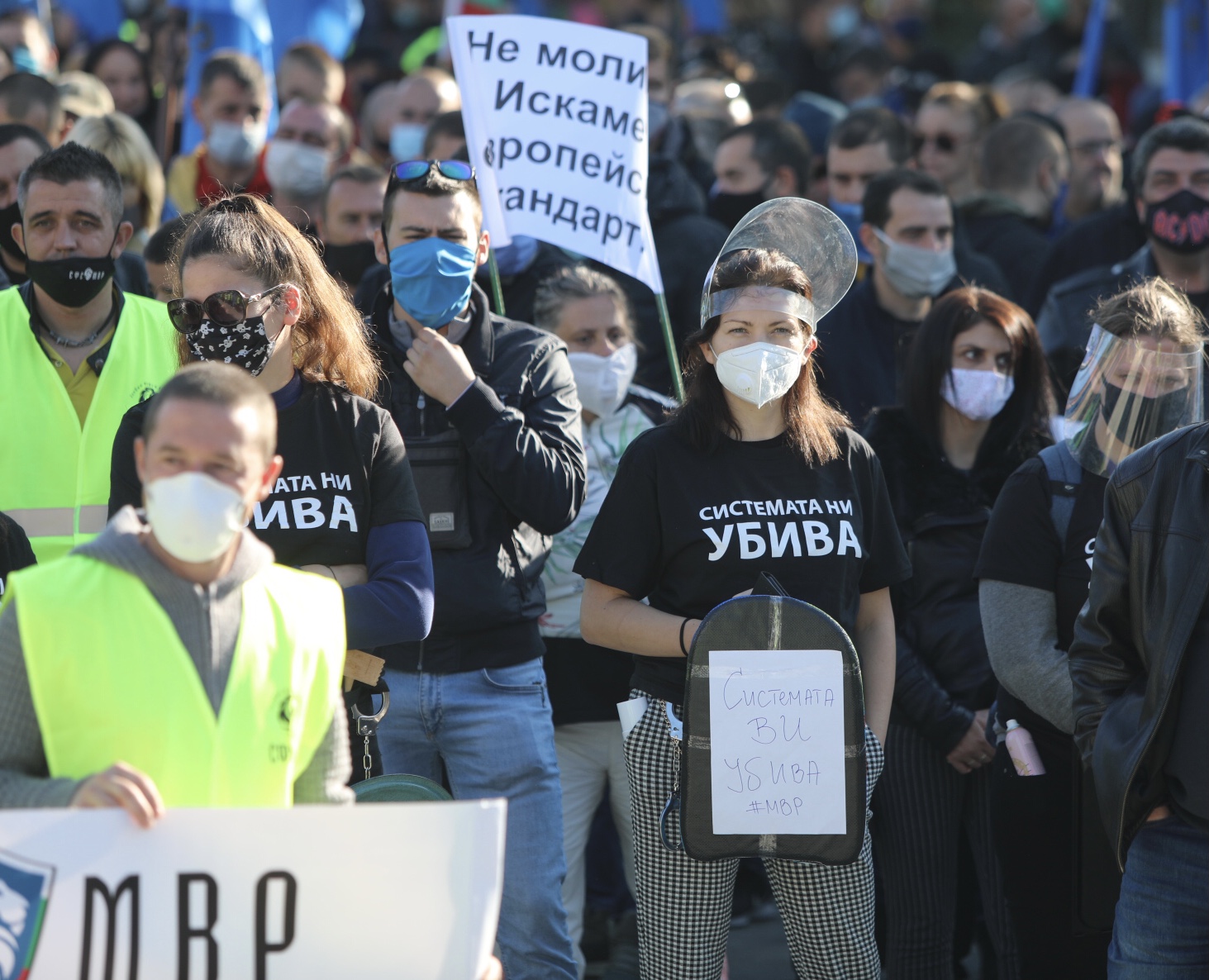 Полицаите излязоха на протест на професионалния си празник - 8 ноември. Исканията им са за 30-процентно увеличение на заплатите в системата на МВР