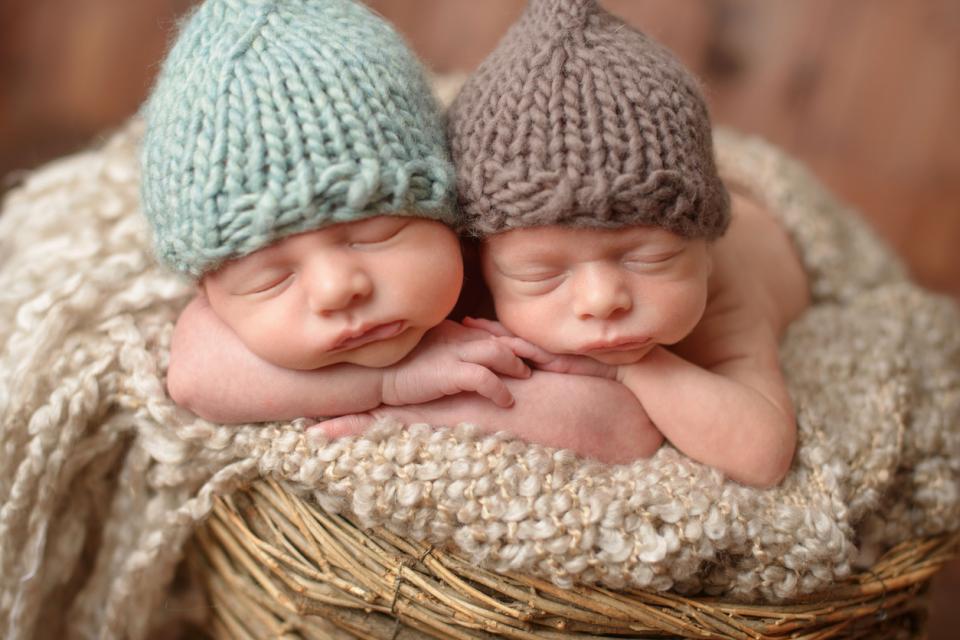 бебе бебета близнаци