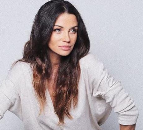 Моделът Диляна Попова за пореден път разкри измамна схема зад