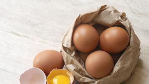 Някои британски супермаркети започнаха да ограничават покупката на яйца от