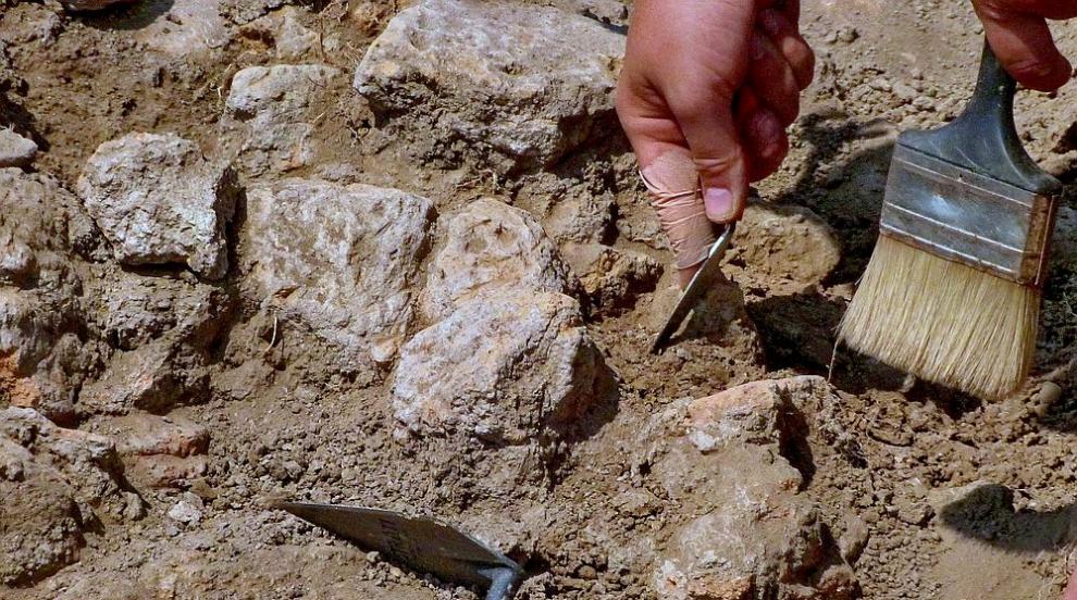 Откриха следи от древен живот на Земята в скали