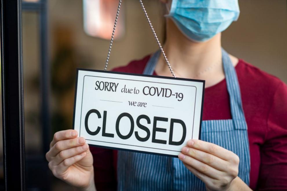 Държавата ще подпомага работещи на трудов договор в заведения, затворени заради коронавируса