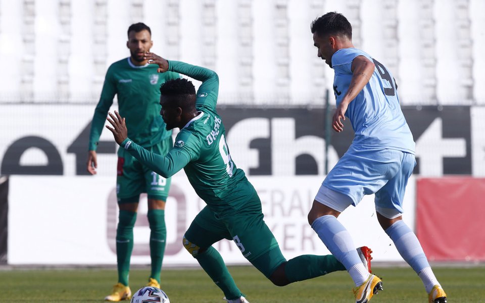 Отборите на Локомотив Пловдив и Берое играят при резултат 0:1