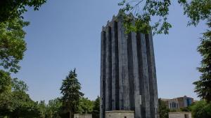 Монумент в Кабулския университет Афганистан