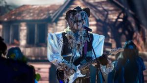 Маскираният певец