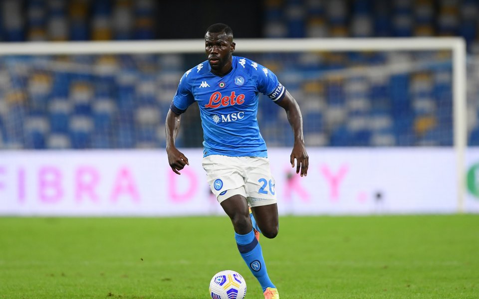 Английският шампион Ливърпул продължава с търсенето си на нов централен