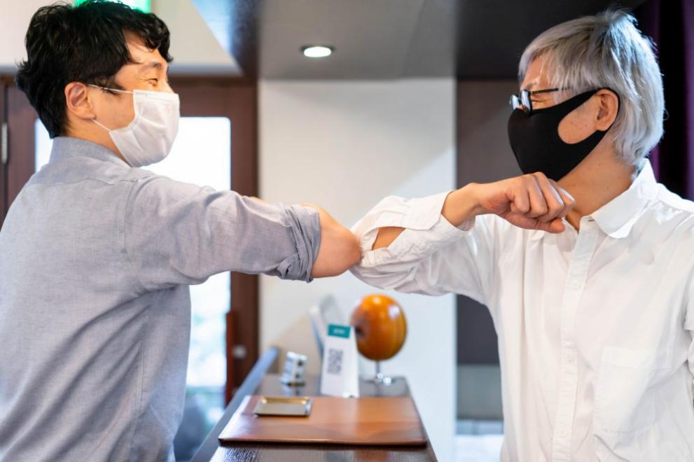 В Япония ръкостискането не е разпространено, което е плюс в условията на пандемията