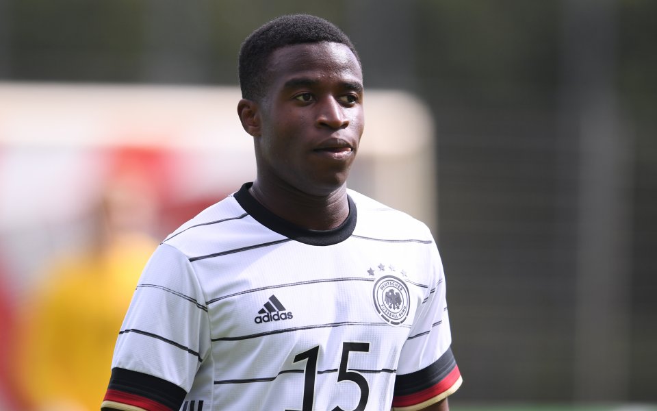 Правещият фурор в юношеския футбол на Германия Юсуфа Мукоко е