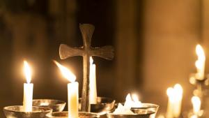 Българската православна църква почита днес църковния празник Неделя сиропустна наричан
