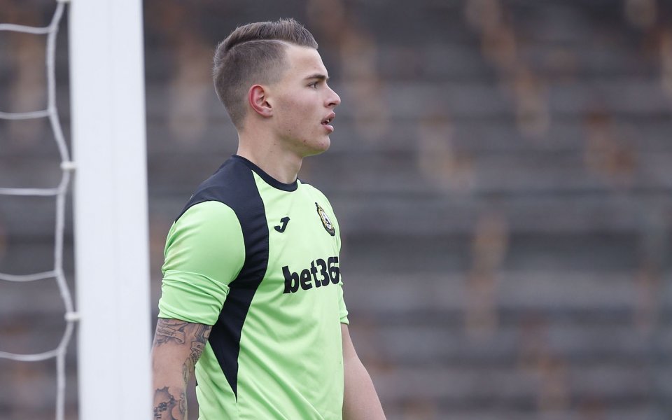 18-годишният вратар Светослав Вуцов бе избран за играч на мача