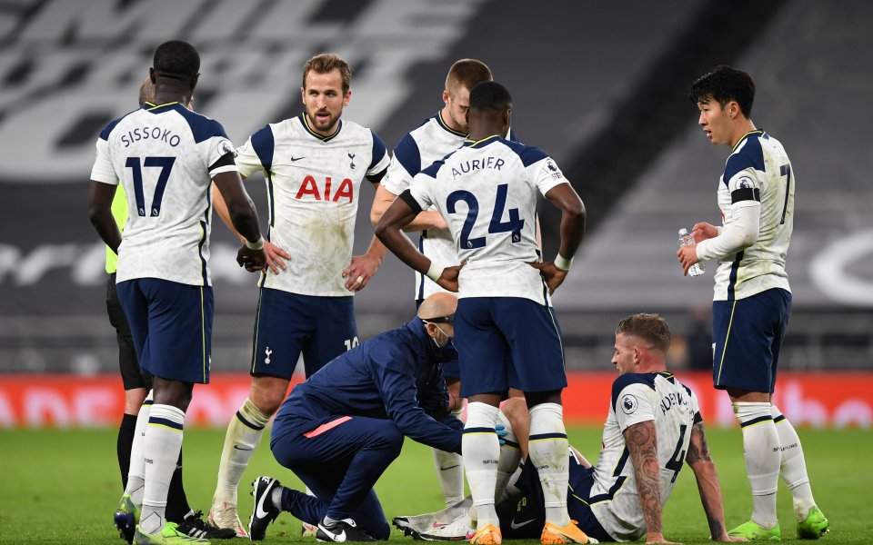 Тоби Алдервейрелд е изправен пред дълъг период извън игра. Защитникът