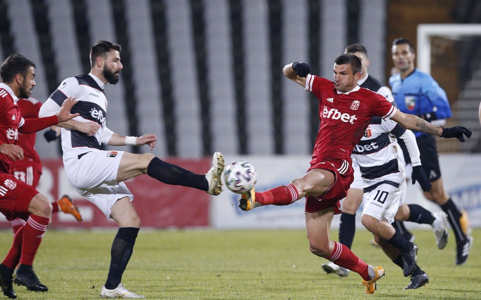 Отборите на Локомотив Пловдив и ЦСКА 1948 не успяха да