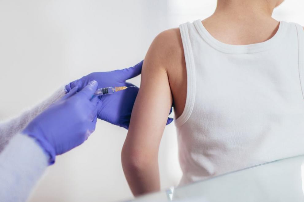 Ваксината срещу рубеола и заушка е като щит на децата срещу коронавируса, твърдят учени