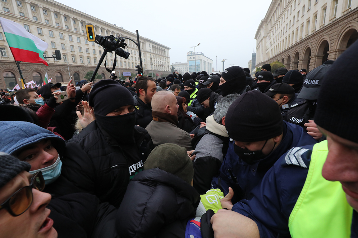 <p>Протести на жълтите павета днес</p>