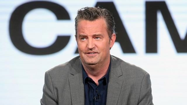 Матю Пери разказва за борбата си със зависимостите и сериала „Приятели“ в книга