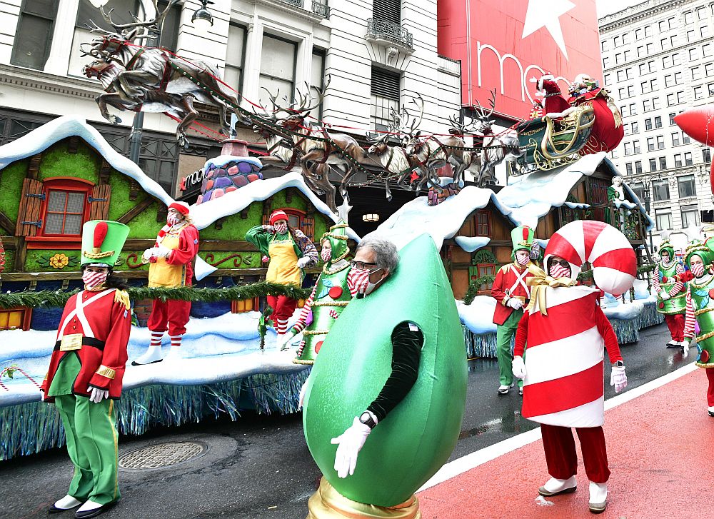 Традиционният парад в Ню Йорк за Деня на благодарността