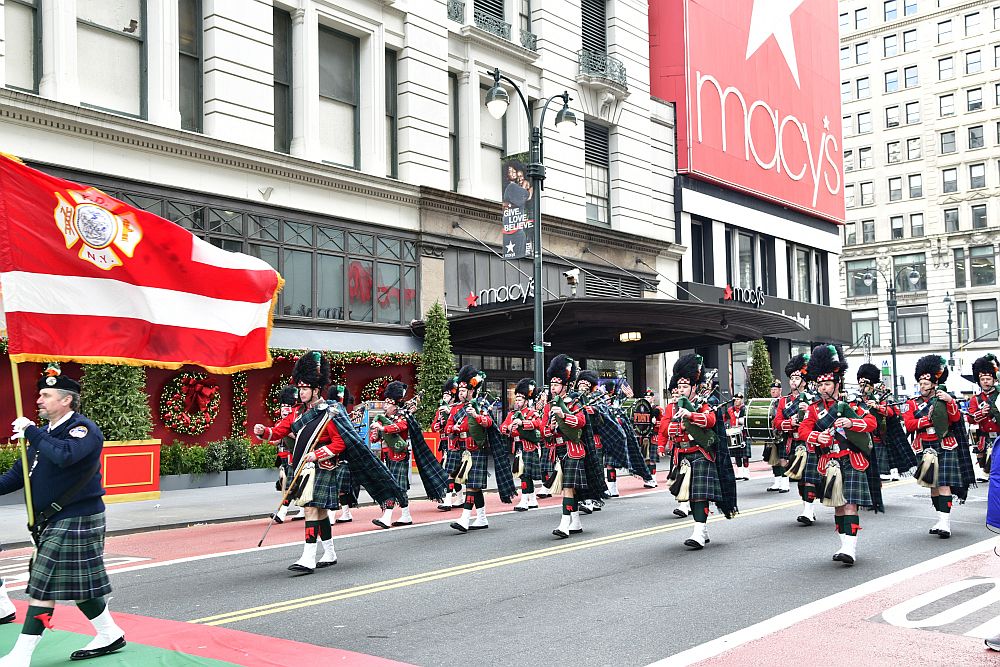 Традиционният парад в Ню Йорк за Деня на благодарността