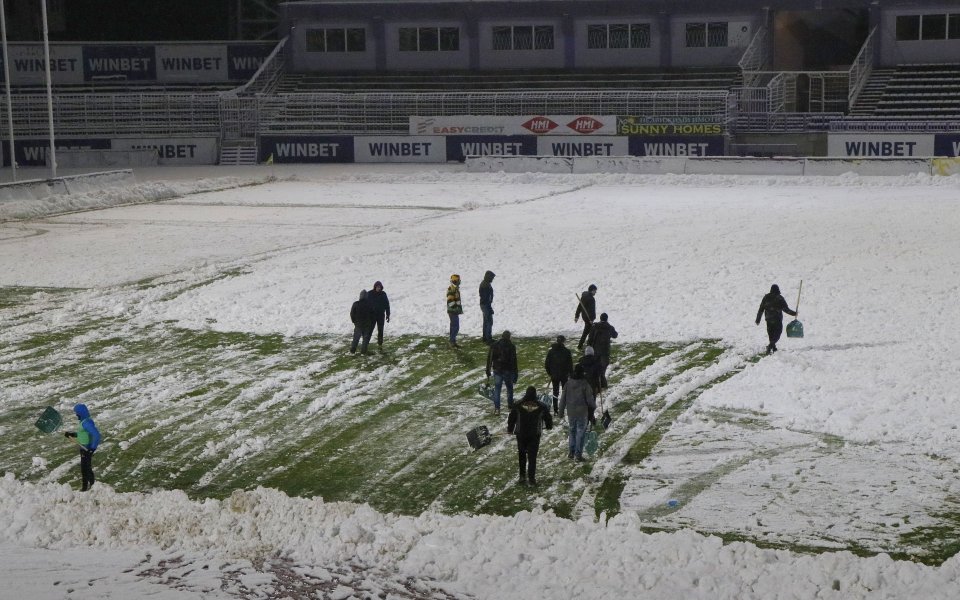 Теренът на стадион "Ивайло" е почти готов за Етър -