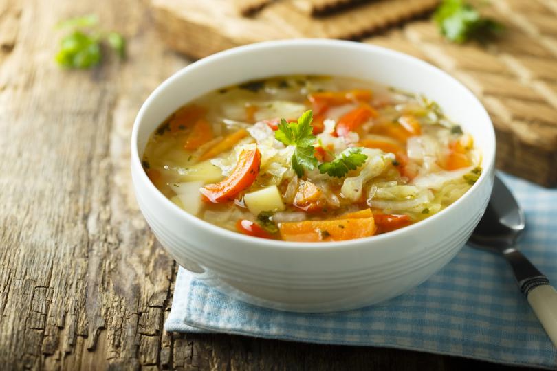 <p><strong>2. Зелева супа </strong>-&nbsp;Ако ви е омръзнало да хапвате салата от кисело зеле, то тогава спокойно можете да приготвите супа от него. Гозбите, които съдържат този ценен продукт, повишават запаса ви от витамини и минерали, облекчават стомашните проблеми и се грижат да се чувствате добре през мразовитите дни.</p>

<p><u><strong><a href="https://www.edna.bg/zdravoslovno/lesna-recepta-za-zeleva-supa-s-koiato-shte-otslabnete-4644773" target="_blank">Вижте ТУК рецепта за зелева супа &gt;&gt;&gt;</a></strong></u></p>