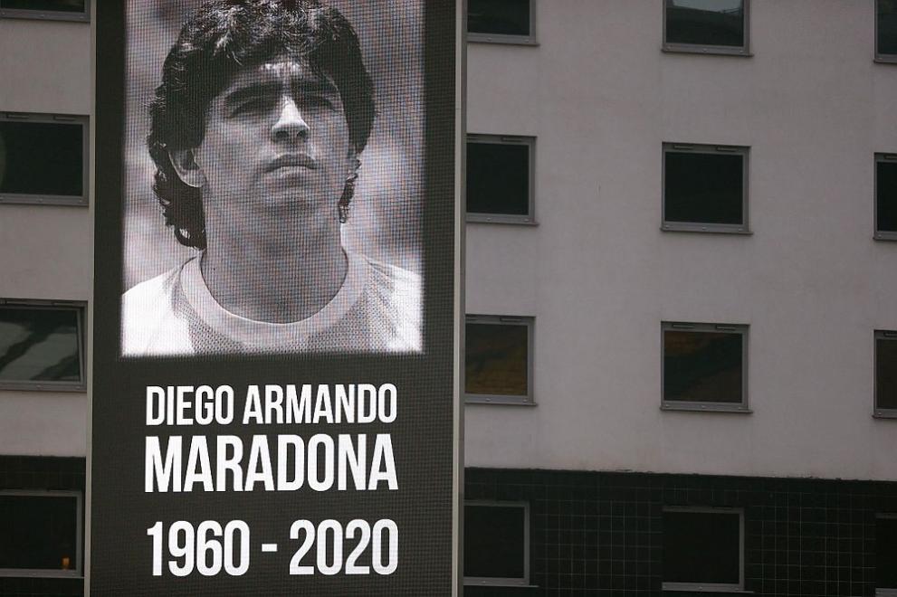 Порше на Марадона от престоя му в Севиля ще бъде продадено на търг