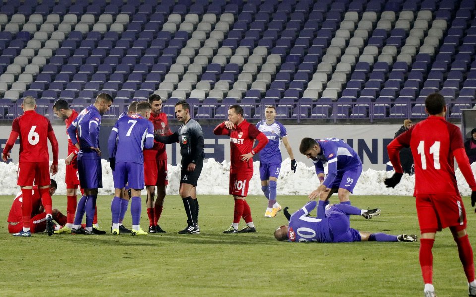 Свилен Щерев от Етър и Божидар Васев от Царско село