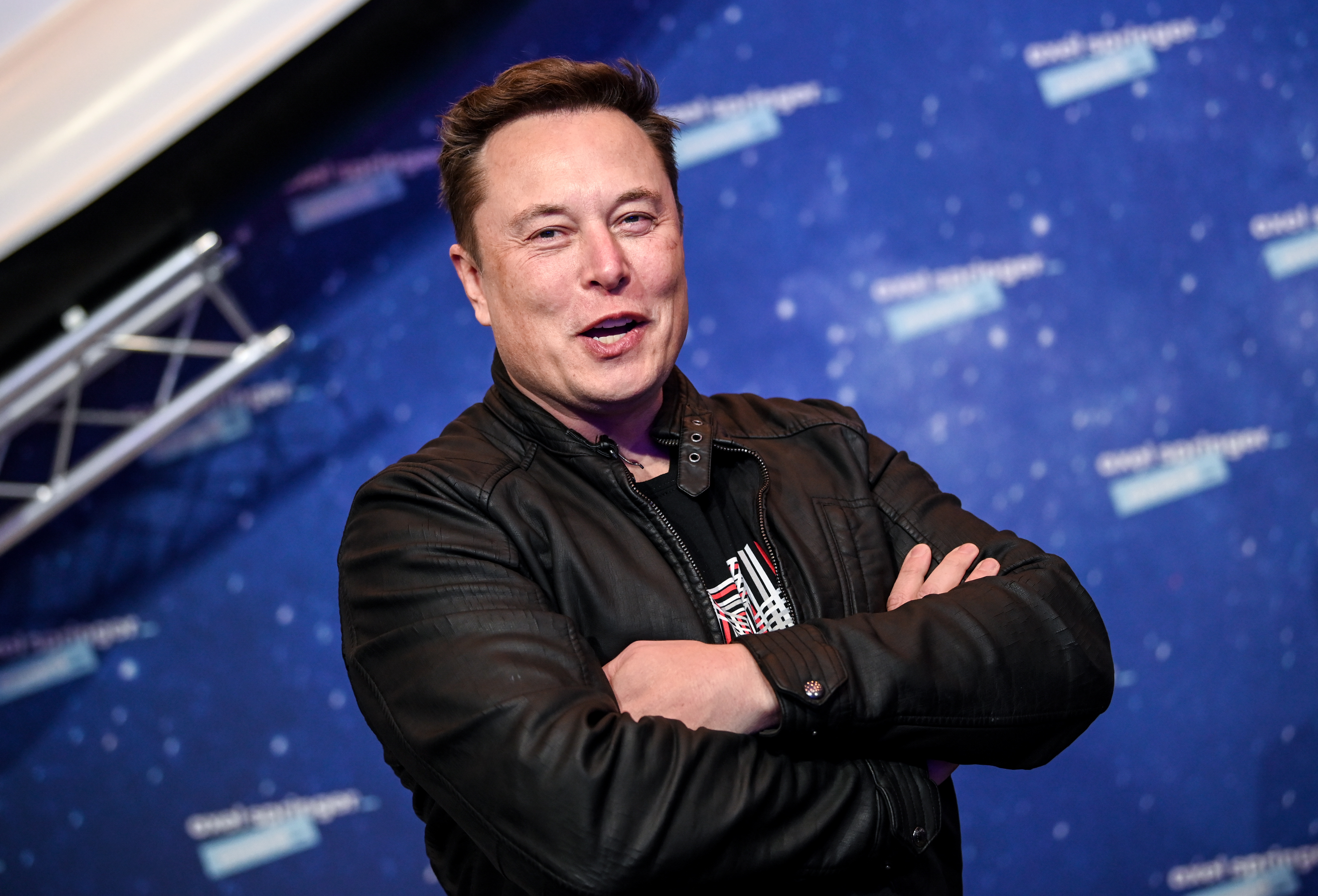 Илон Мъск искал да продаде Tesla на Apple