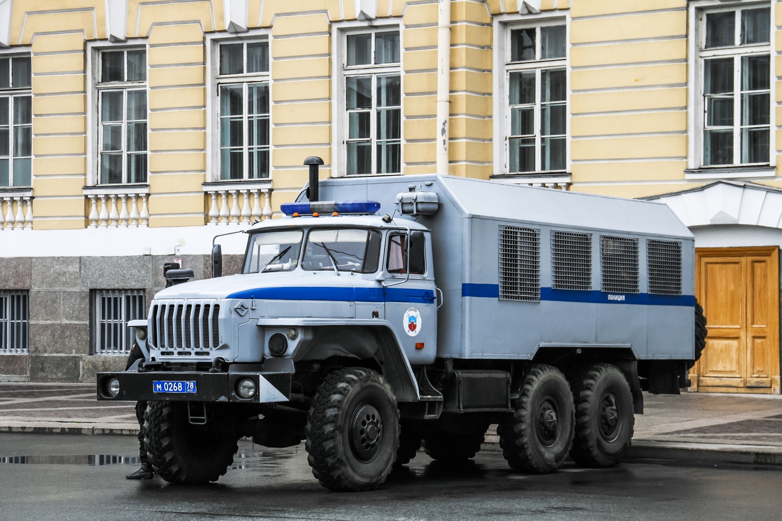 <p>Камион&nbsp;Ural 4320 на полицията, Санкт Петербург, 2013 г.</p>