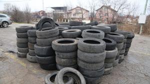 Община Разград организира почистване на нерегламентирано изхвърлените гуми съобщиха от