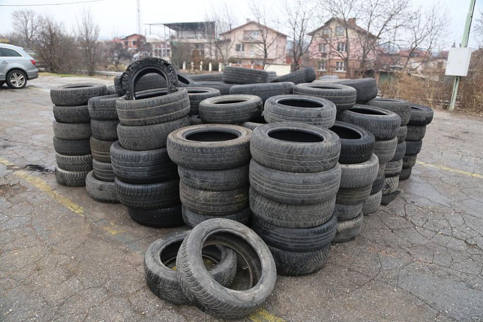 Пунктът за събиране на стари гуми