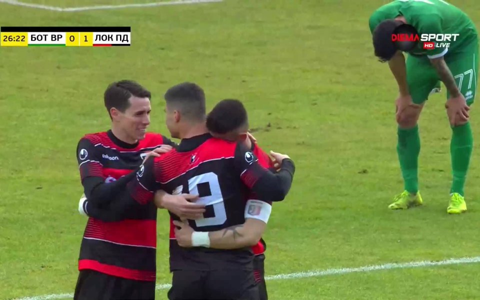 В 27-та минута, все пак, гостите поведоха. След много продължителна