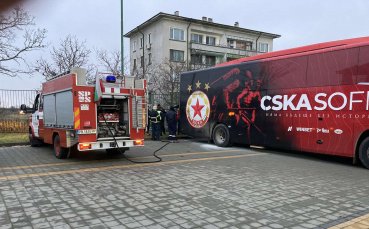 Новият автобус на ЦСКА беше изтеглен на буксир от паркинга в базата