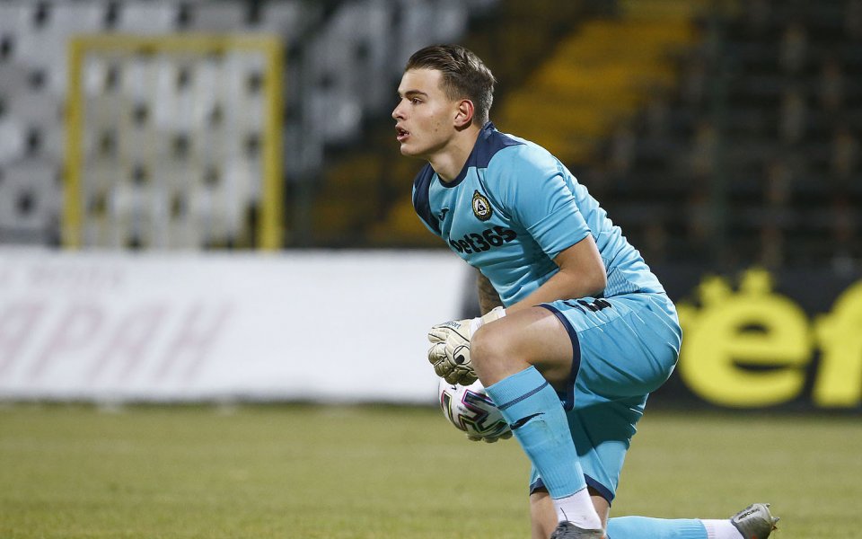 Вратарят на Славия Светослав Вуцов е следен от елитния италианския