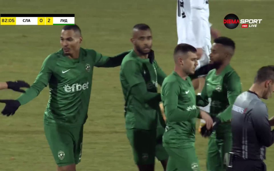 Минути преди последния съдийски сигнал Алекс Сантана удвои аванса на