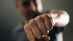 Издирват 38 годишен мъж от Шумен нарушил заповед за защита от домашно