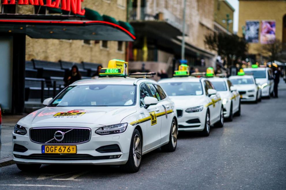 Две таксиметрови фирми в Стокхолм участват в разнасянето на коронавирусни проби в столицата на Швеция