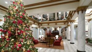 Министерството на туризма напомня че местата за настаняване на територията