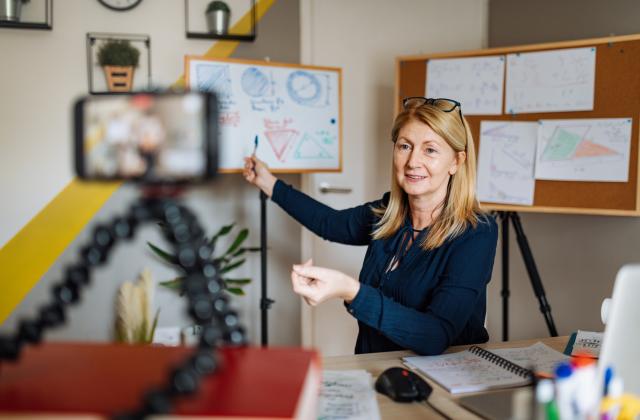 17 323 учители ще преминат обучение за работа с платформата