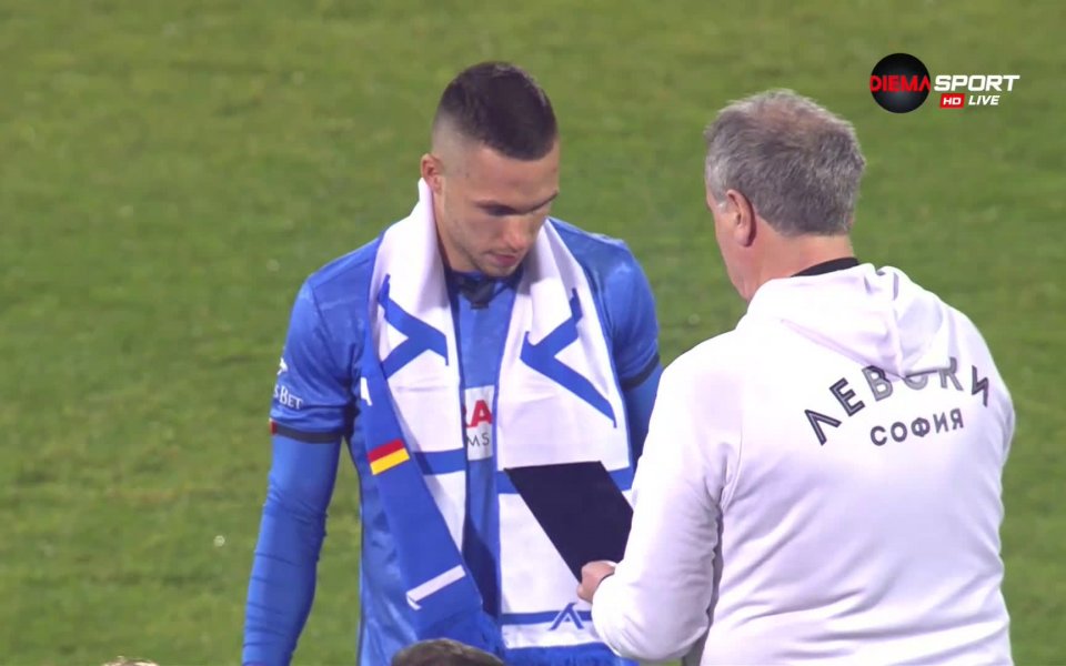 Станислав Иванов бе награден със специален плакет преди началото на