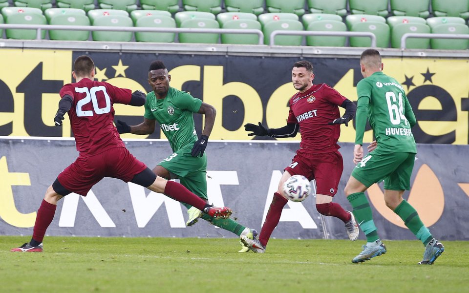 Лудогорец и Ботев Пловдив играят при 2:0 в заключителния мач