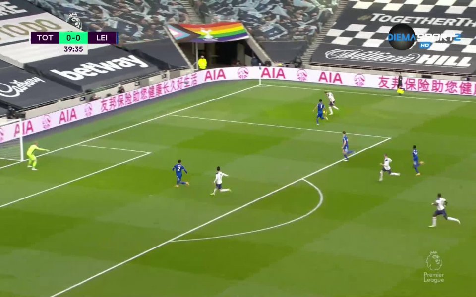 Тотнъм и Лестър се оттеглиха на почивката при резултат 0:1