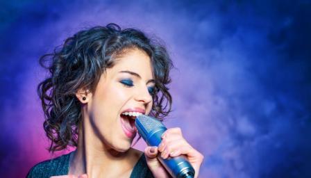 Нидерлански изобретател открива COVID-19 чрез викове и пеене