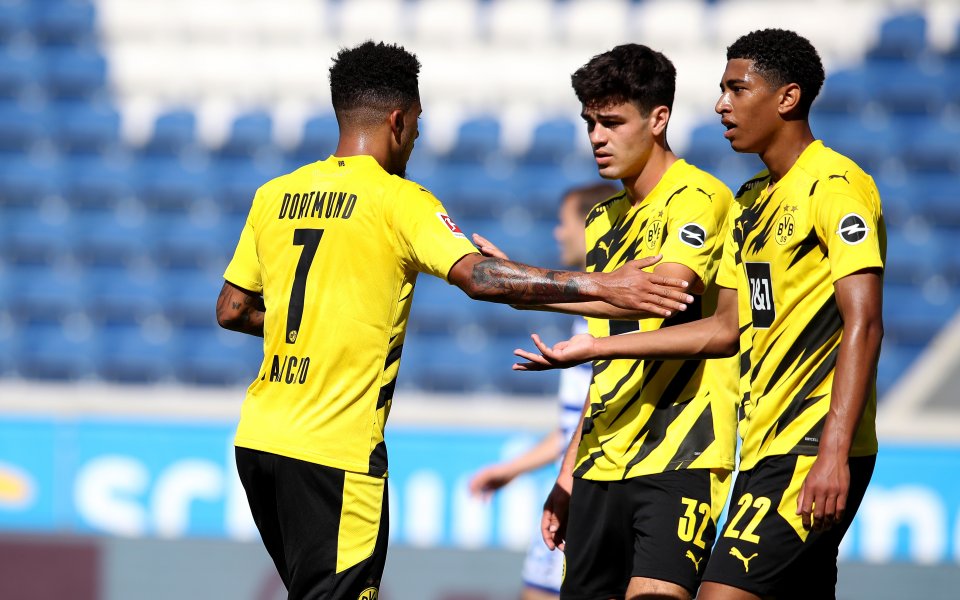 Англичаните Джейдън Санчо и Джуд Белингъм ще празнуват Коледа в