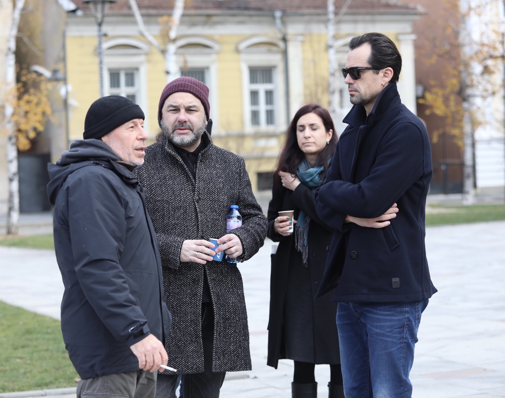 На поклонението в столичния храм Свети Седмочисленици да изпратят музиканта дойдоха много негови приятели, колеги музиканти, актьори, както и почитатели на песните на емблематичната българска група.