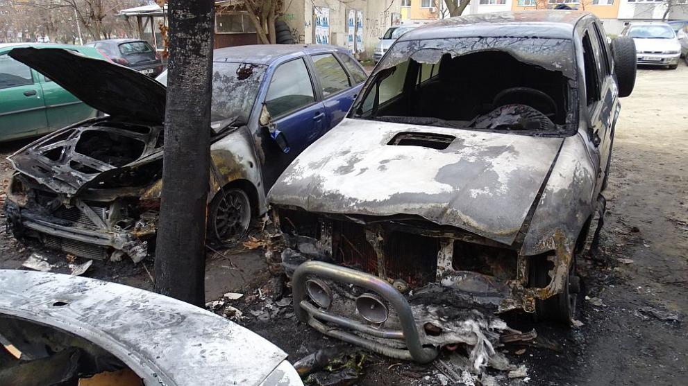 Няколко коли изгоряха в Благоевград
