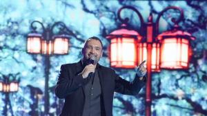 Маскираният певец