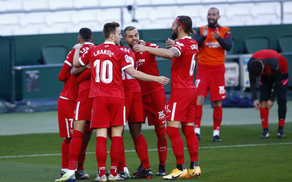 Отборът на Севиля не срещна трудности при гостуването си на