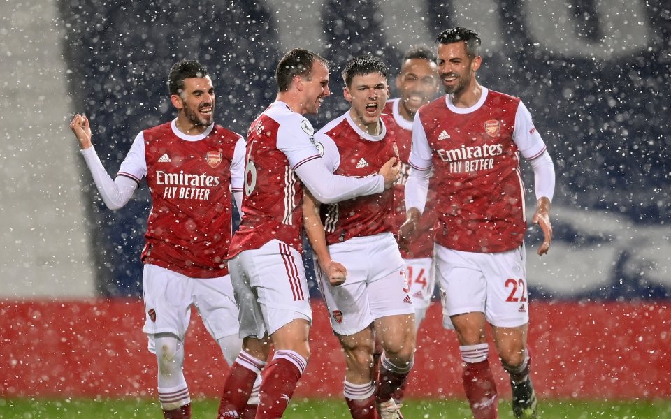 Отборите на Уест Бромич Албиън и Арсенал играят при резултат