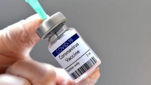 България отлага доставките оставащите за получаване дози ваксината срещу COVID